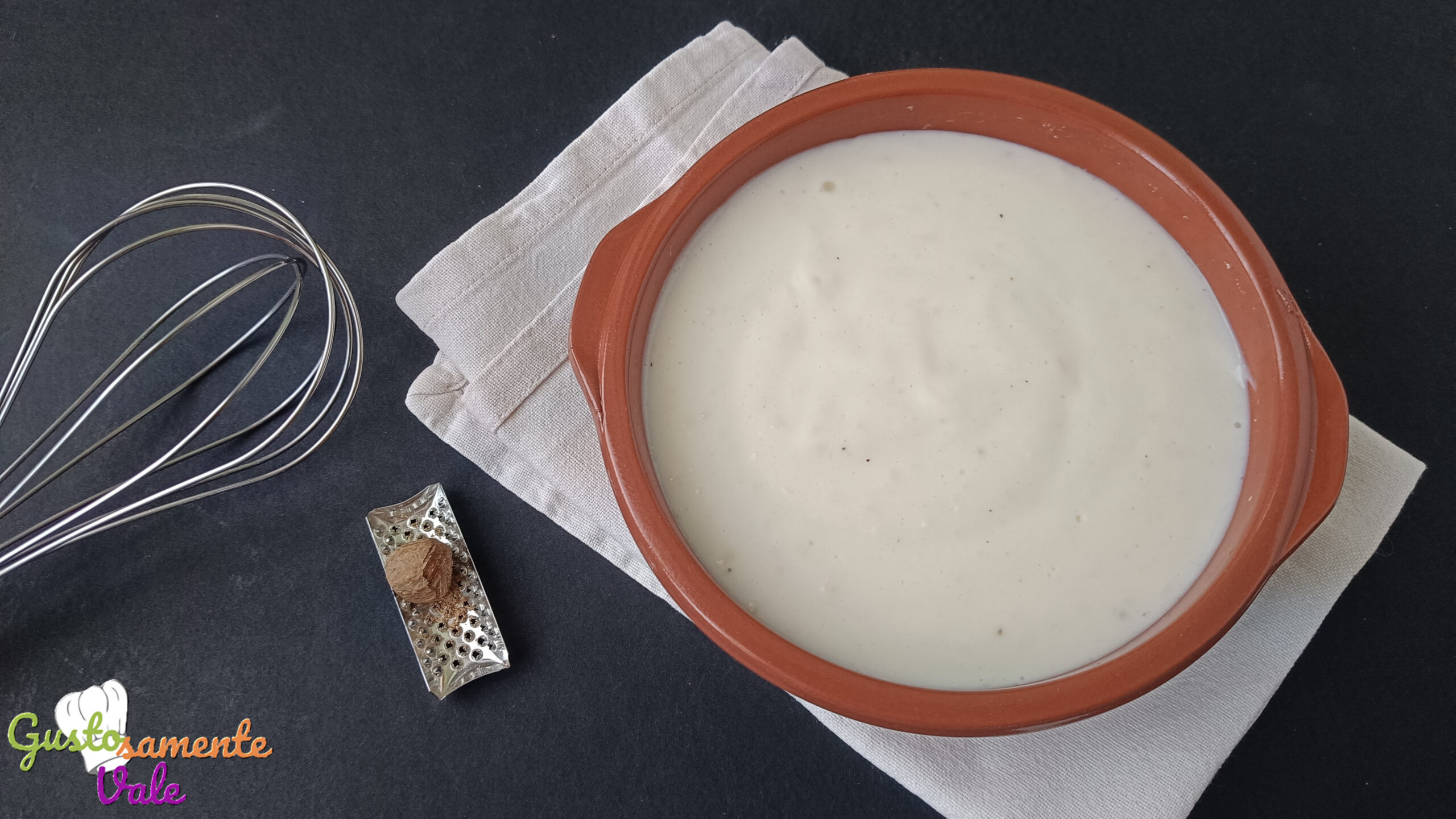 Ricetta besciamella furba senza burro: cremosa, leggera e pronta in pochi minuti